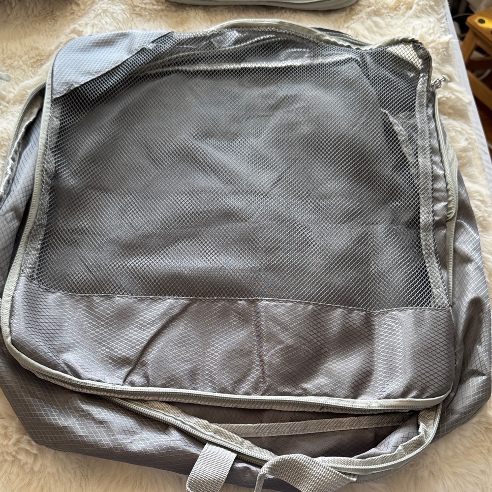 Silver Mesh Travel Organizer